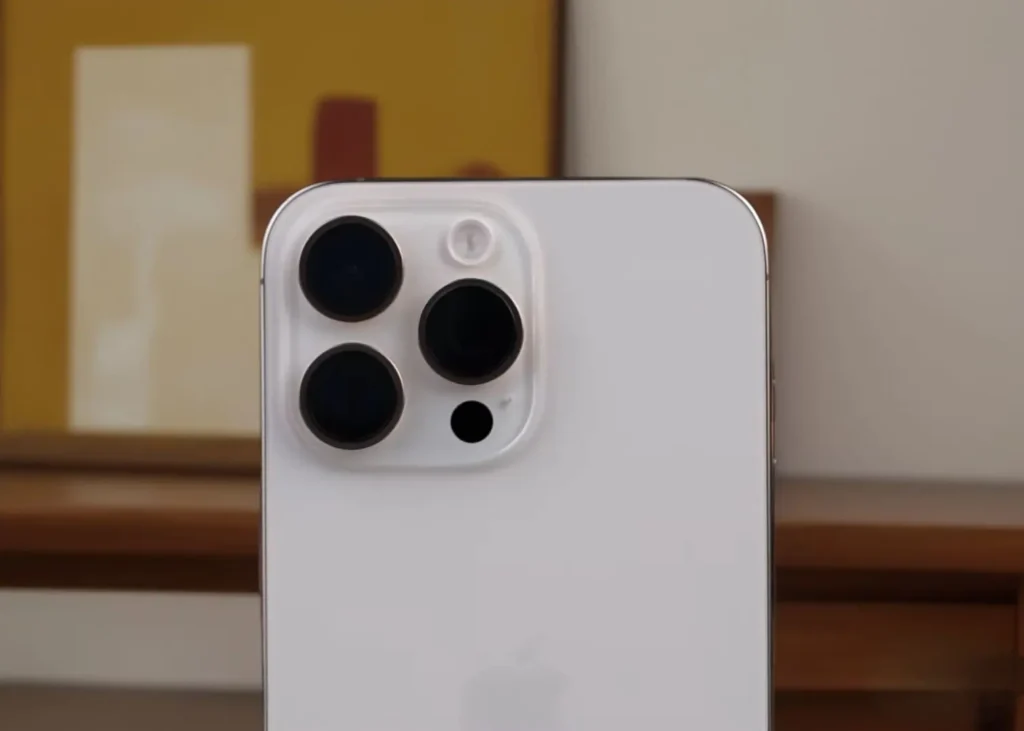 Vivo T4X vs iPhone 16 Pro Max official image by MINI Byte | (Source: minibyte.tech)